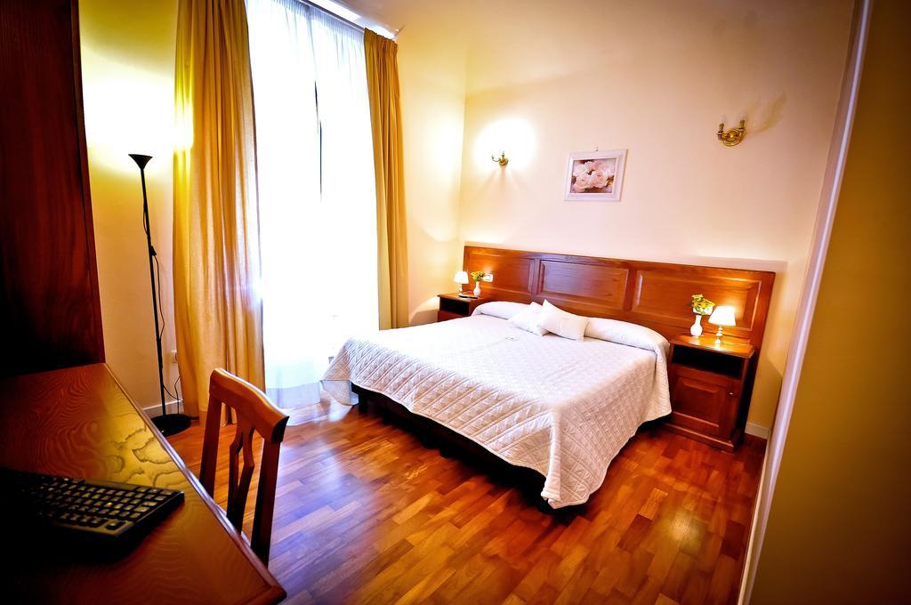 Relais Cavour Otel Roma Oda fotoğraf