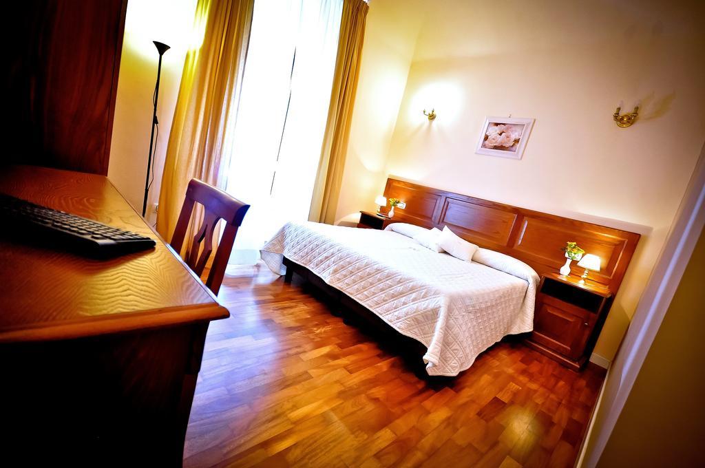 Relais Cavour Otel Roma Oda fotoğraf