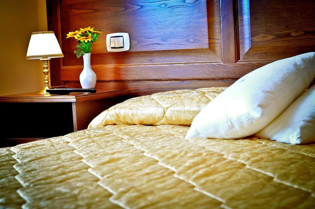 Relais Cavour Otel Roma Oda fotoğraf